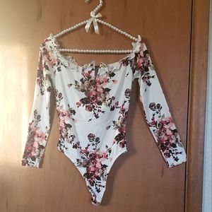 Off shoulder floral body suit